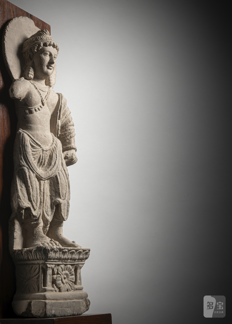 A FINE GREY SCHIST FIGURE OF A BODHISATTVA - 图2